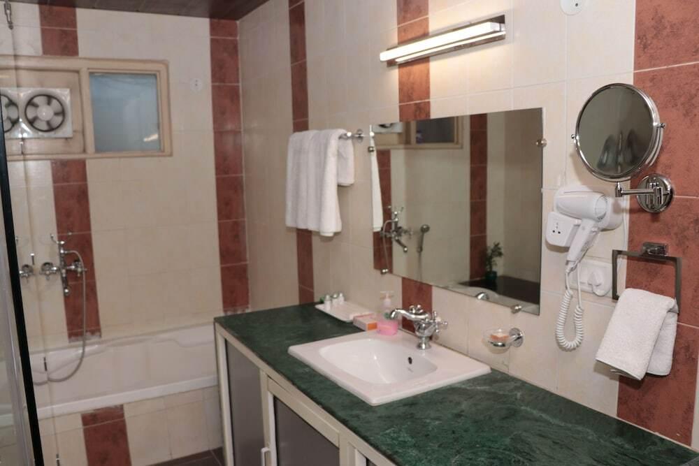 Куфри: Maple Resort Chail