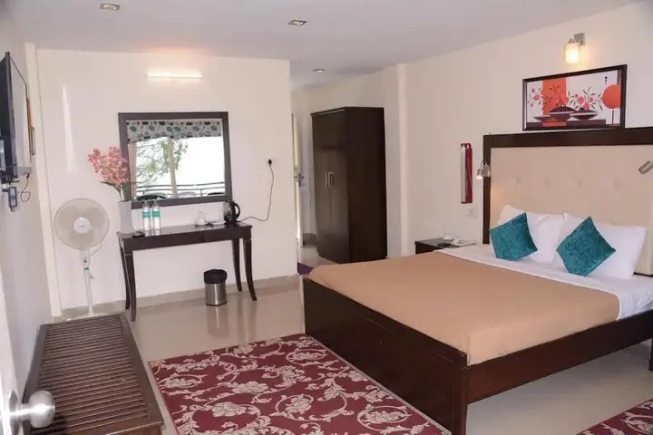 Куфри: Maple Resort Chail