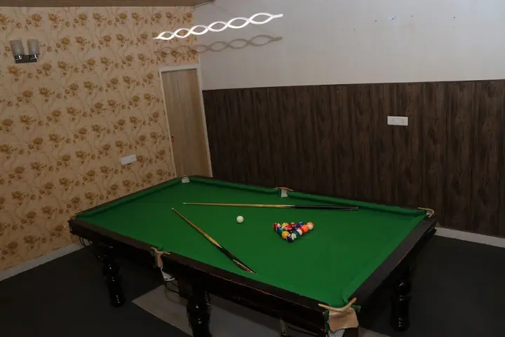 Куфри: Maple Resort Chail