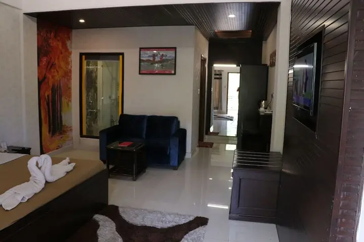 Куфри: Maple Resort Chail