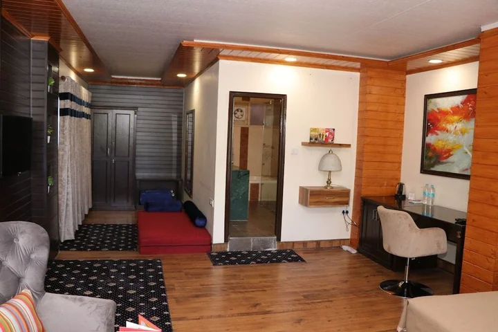 Куфри: Maple Resort Chail