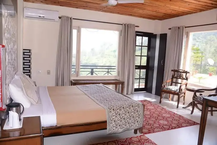 Куфри: Maple Resort Chail