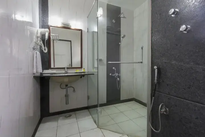 Бангалор: R D Suites A Business Hotel