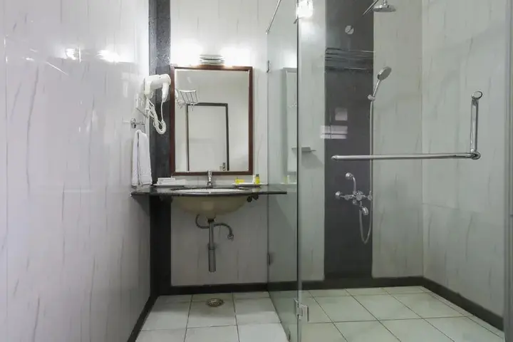 Бангалор: R D Suites A Business Hotel