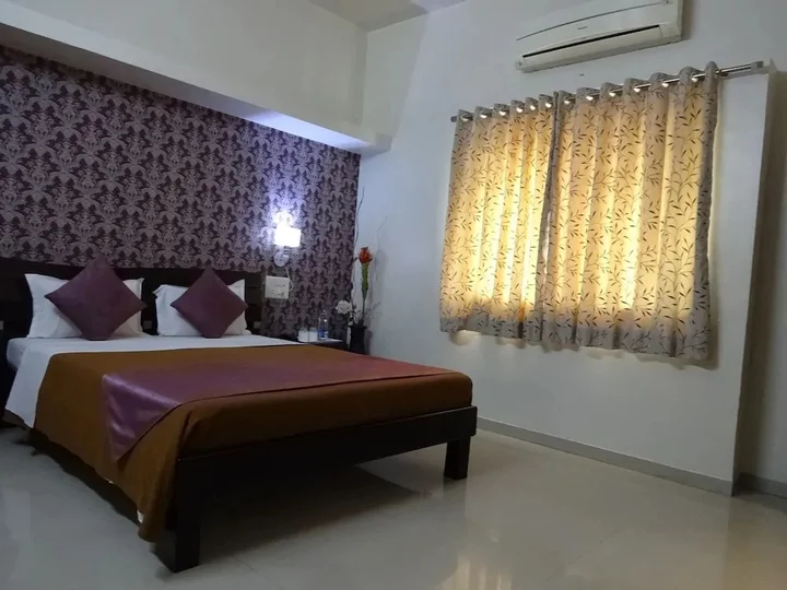 Нашик: Teerth Villa