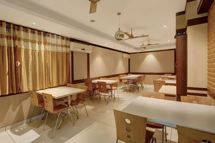 Бахадургарх: Motel Gajraj Continental by OYO Rooms