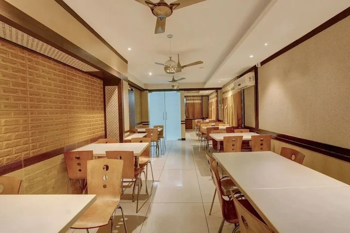 Бахадургарх: Motel Gajraj Continental by OYO Rooms