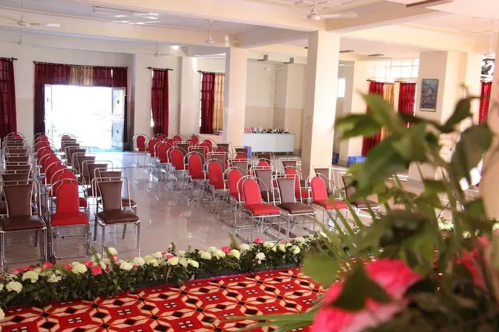 Кангра: Dee Jay Hotel and Restaurant