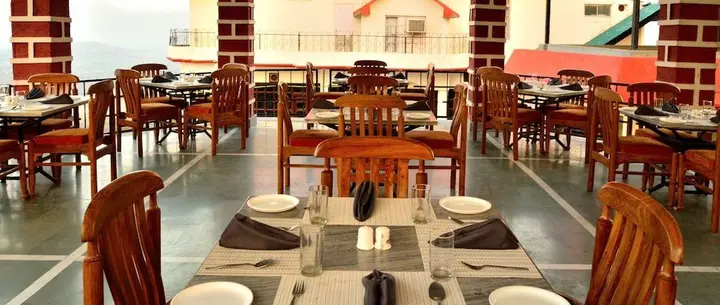 Кангра: Dee Jay Hotel and Restaurant