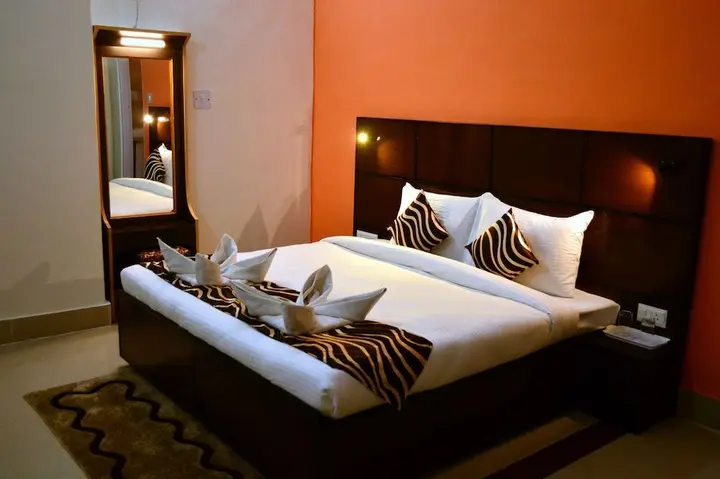 Кангра: Dee Jay Hotel and Restaurant