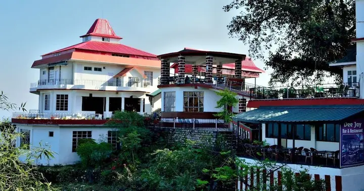 Кангра: Dee Jay Hotel and Restaurant