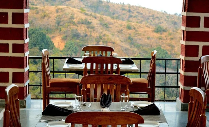 Кангра: Dee Jay Hotel and Restaurant