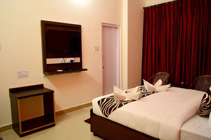 Кангра: Dee Jay Hotel and Restaurant
