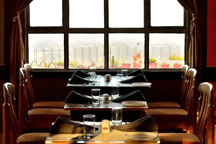 Кангра: Dee Jay Hotel and Restaurant