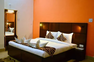 Кангра: Dee Jay Hotel and Restaurant