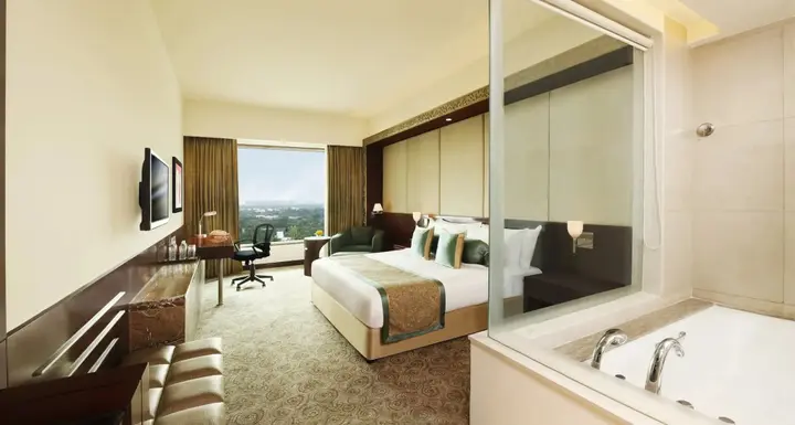Ахмедабад: Crowne Plaza Ahmedabad City Centre by IHG