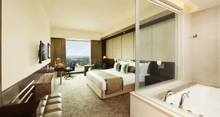 Ахмедабад: Crowne Plaza Ahmedabad City Centre by IHG