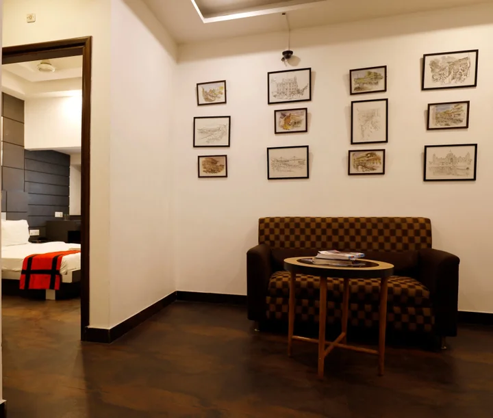 Колката: Hotel Trimoorti