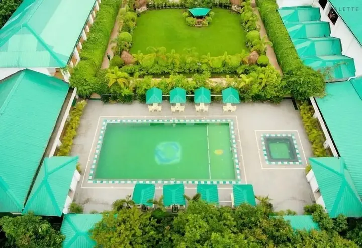 Кохора: Resort Borgos