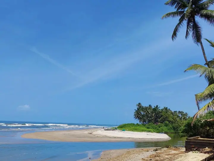 Ашвем: Ashvem Beach Inn