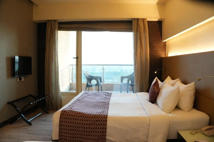 Пимпри-Чинчвад: Regenta Central Grand Exotica Pune