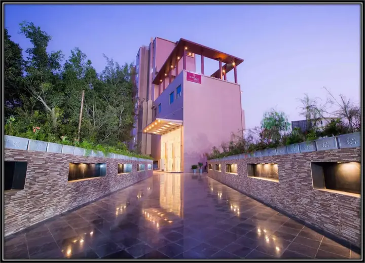Пимпри-Чинчвад: Regenta Central Grand Exotica Pune