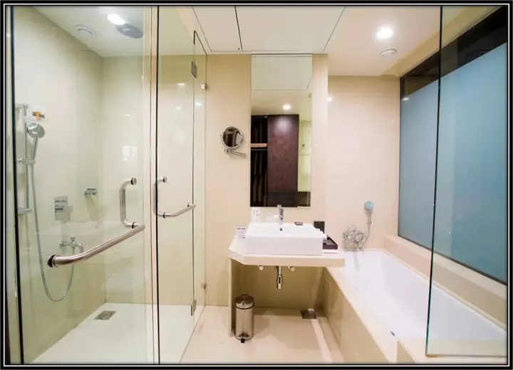 Пимпри-Чинчвад: Regenta Central Grand Exotica Pune