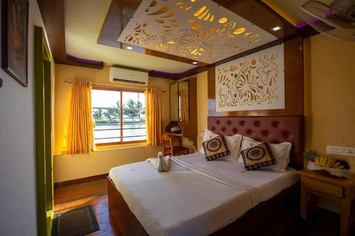 Аллеппи: Coco Houseboats Kerala