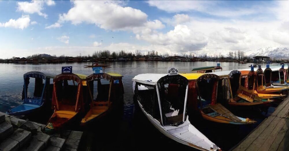 Шринагар: Houseboat