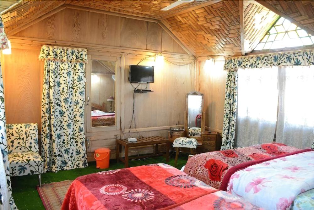 Шринагар: Houseboat