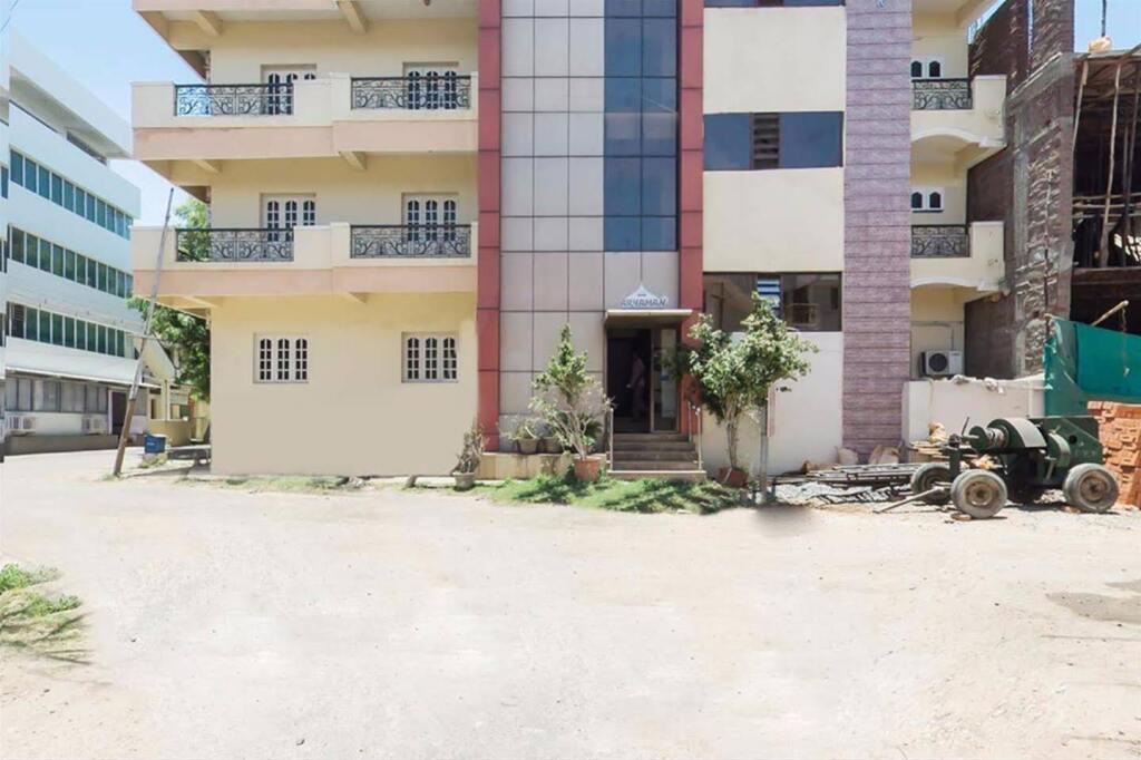 Маниячи: Aryaman Service Apartments