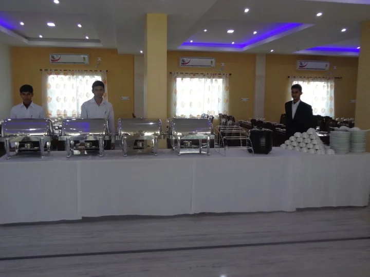 Бодх-Гая: Hotel R. K. Palace