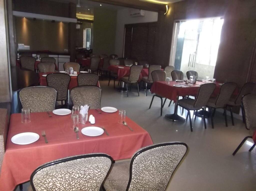 Hotel Nikhil Garden — фото 1