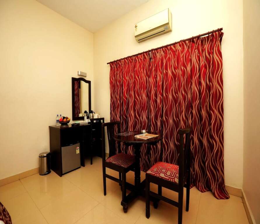 Сриперумбудур: Hilarity Inn
