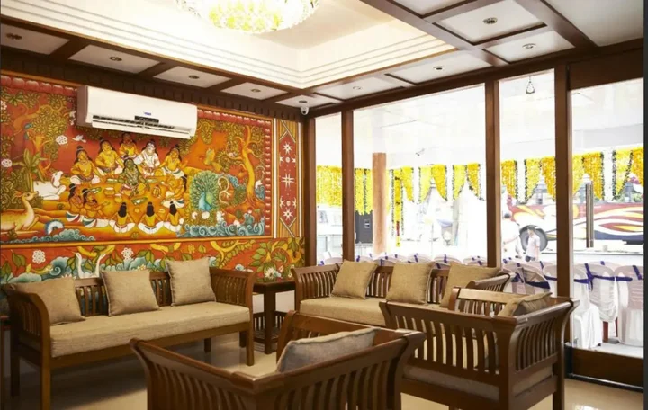 Гуруваюр: Srivar Hotels