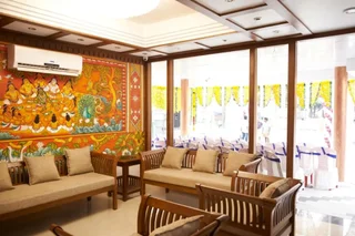 Гуруваюр: Srivar Hotels