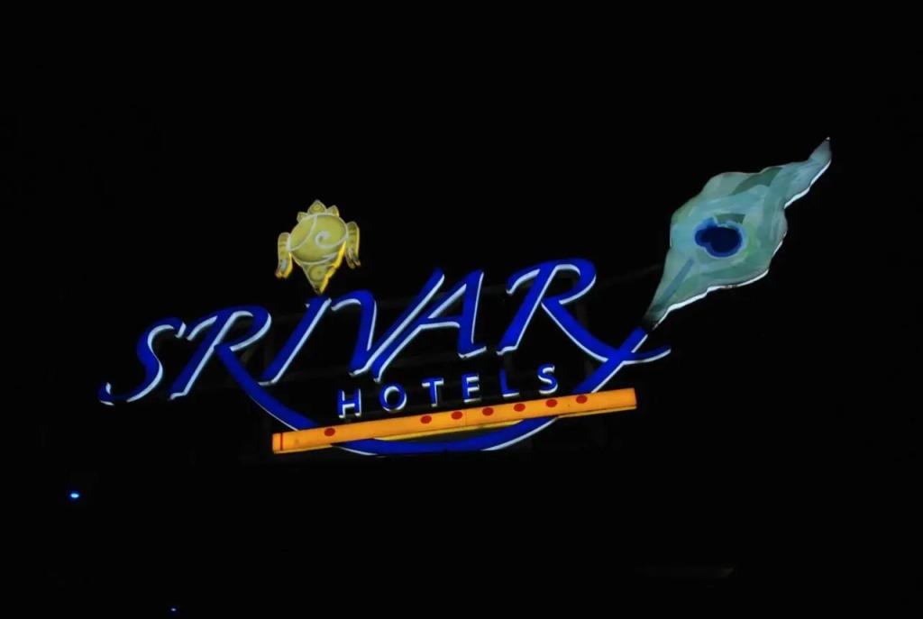 Гуруваюр: Srivar Hotels