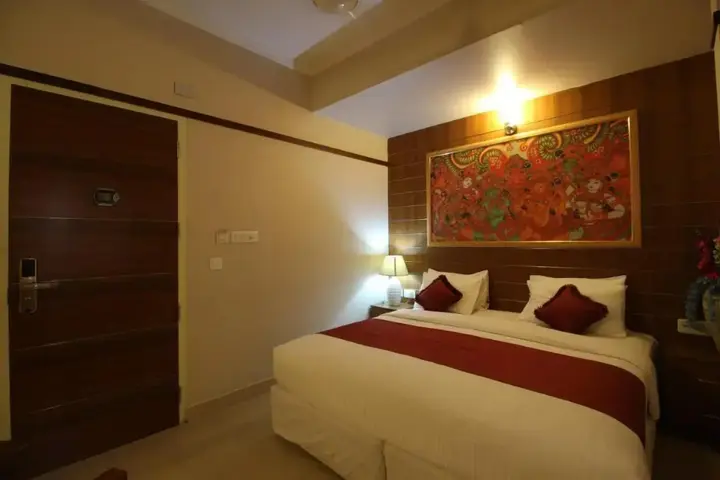 Гуруваюр: Srivar Hotels