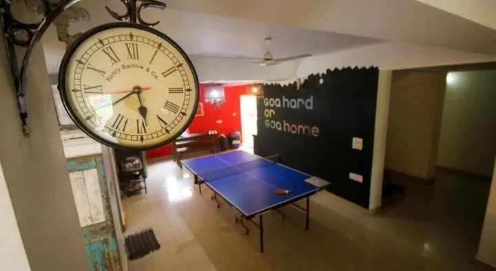 Анджуна: Red Door Hostel