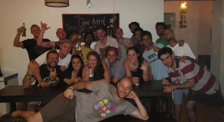 Анджуна: Red Door Hostel