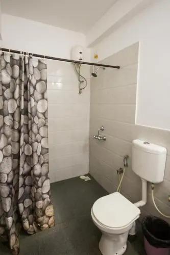 Анджуна: Red Door Hostel