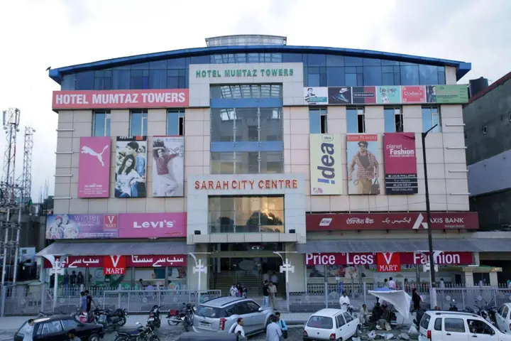 Шринагар: Hotel Grand Mumtaz Towers