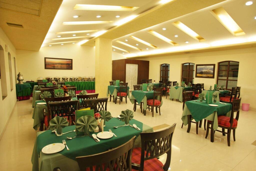 Шринагар: Hotel Grand Mumtaz Towers