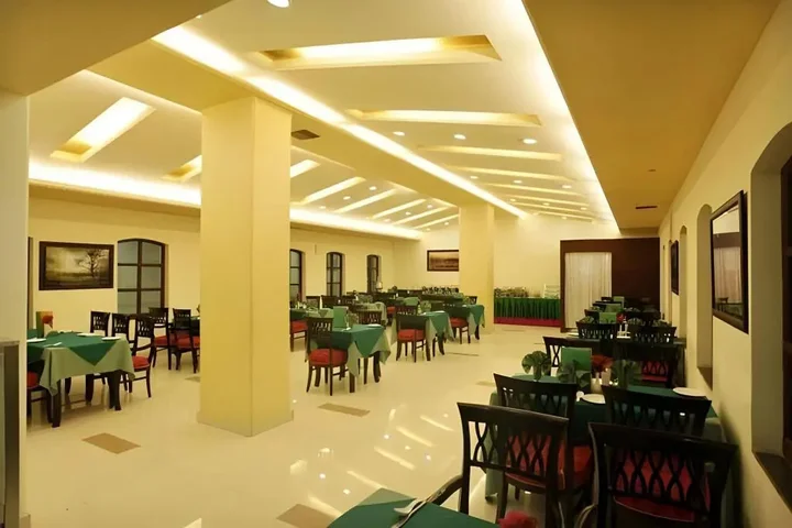 Шринагар: Hotel Grand Mumtaz Towers