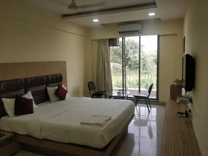 Тхане: Hotel K N Park