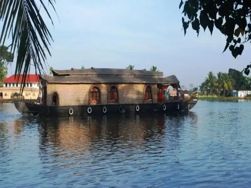 Мухамма: Alleppey Crystal Holidays, Houseboats