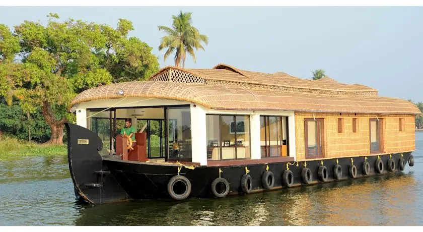 Аллеппи: Lavender Luxury Houseboat