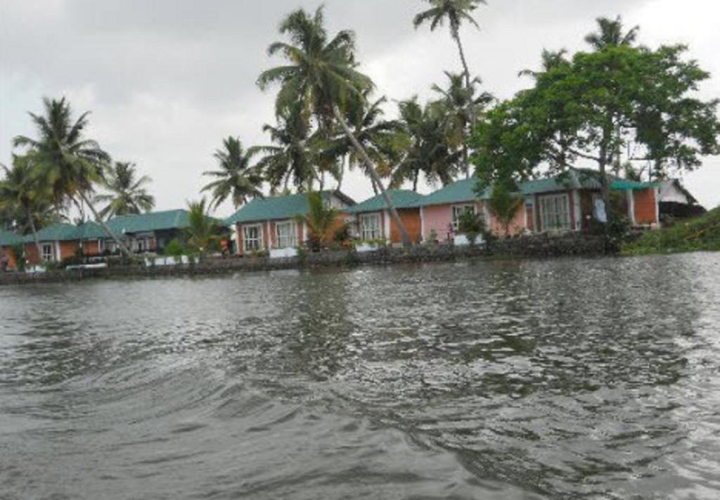 Чампакулам: Riverine Resort