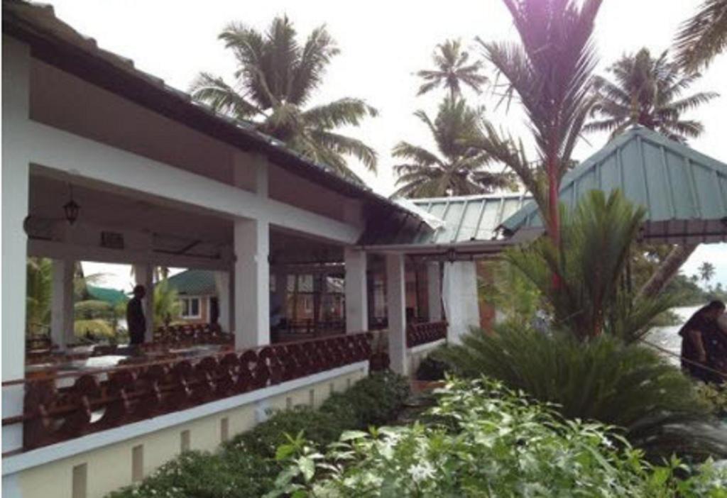 Чампакулам: Riverine Resort