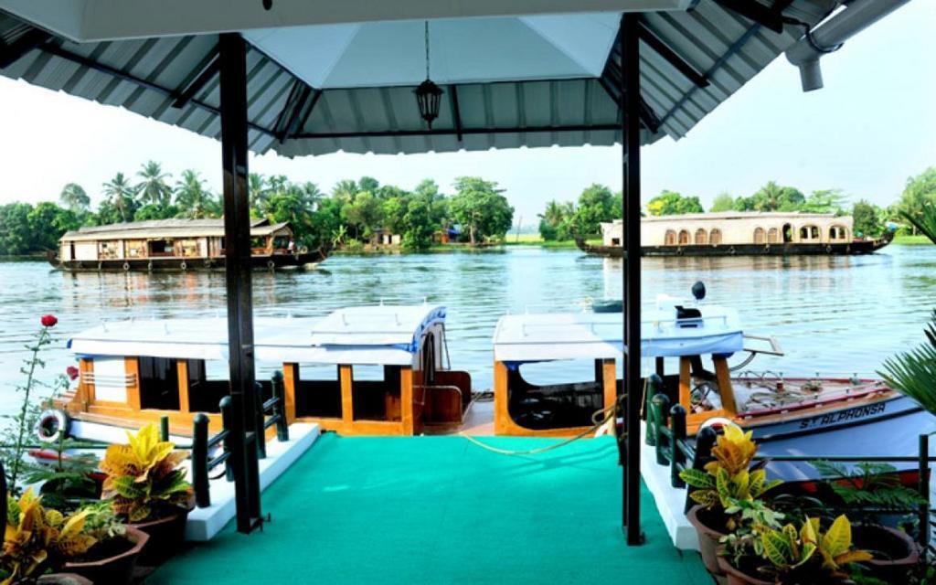 Чампакулам: Riverine Resort